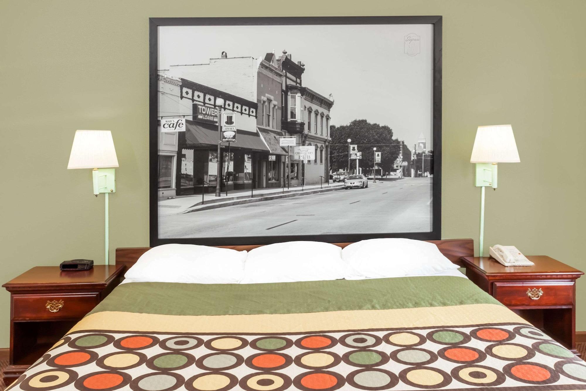 Super 8 By Wyndham Hotel